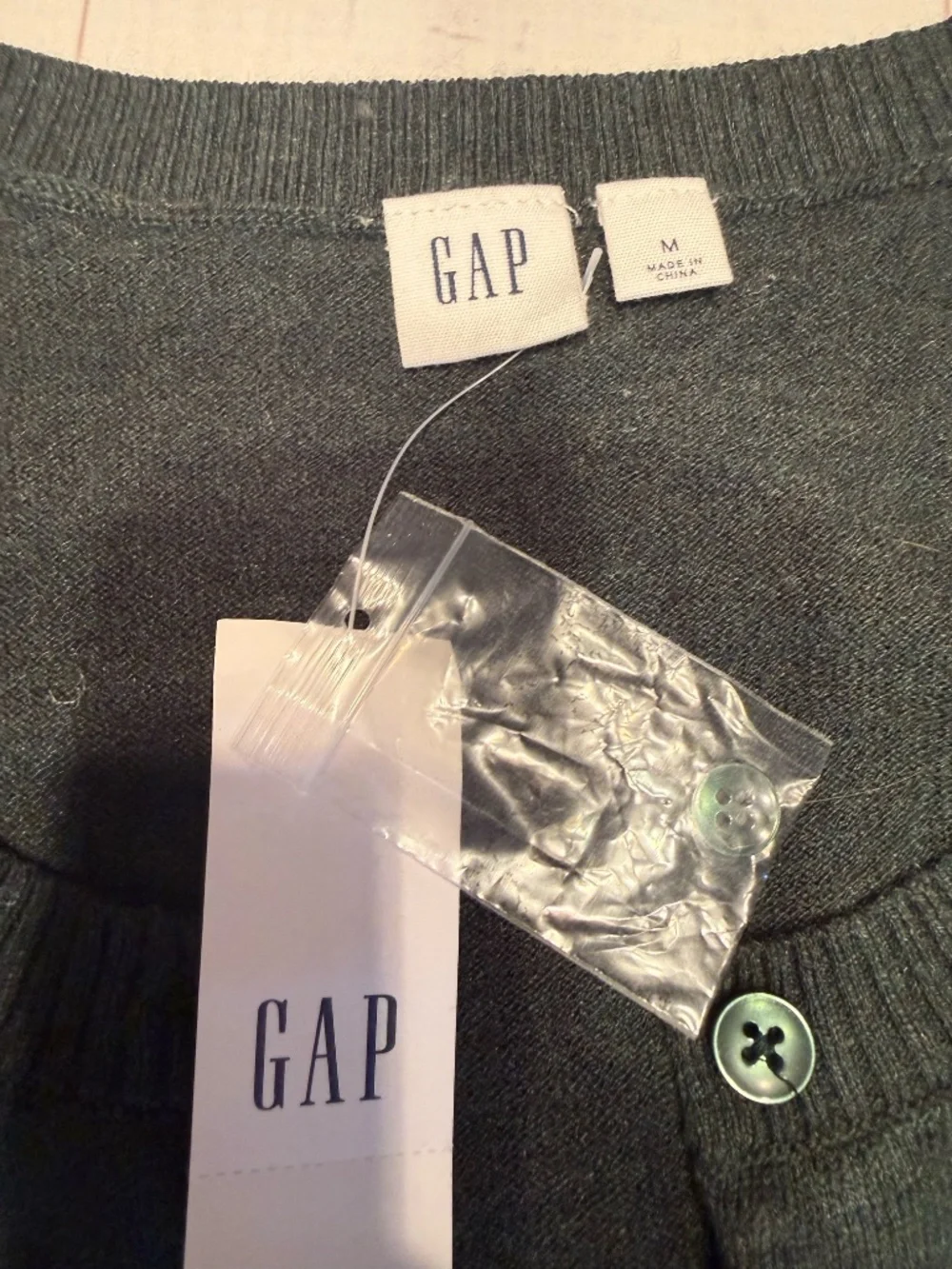 NWT Gap Green Cardigan Size M - Picture 2 of 3
